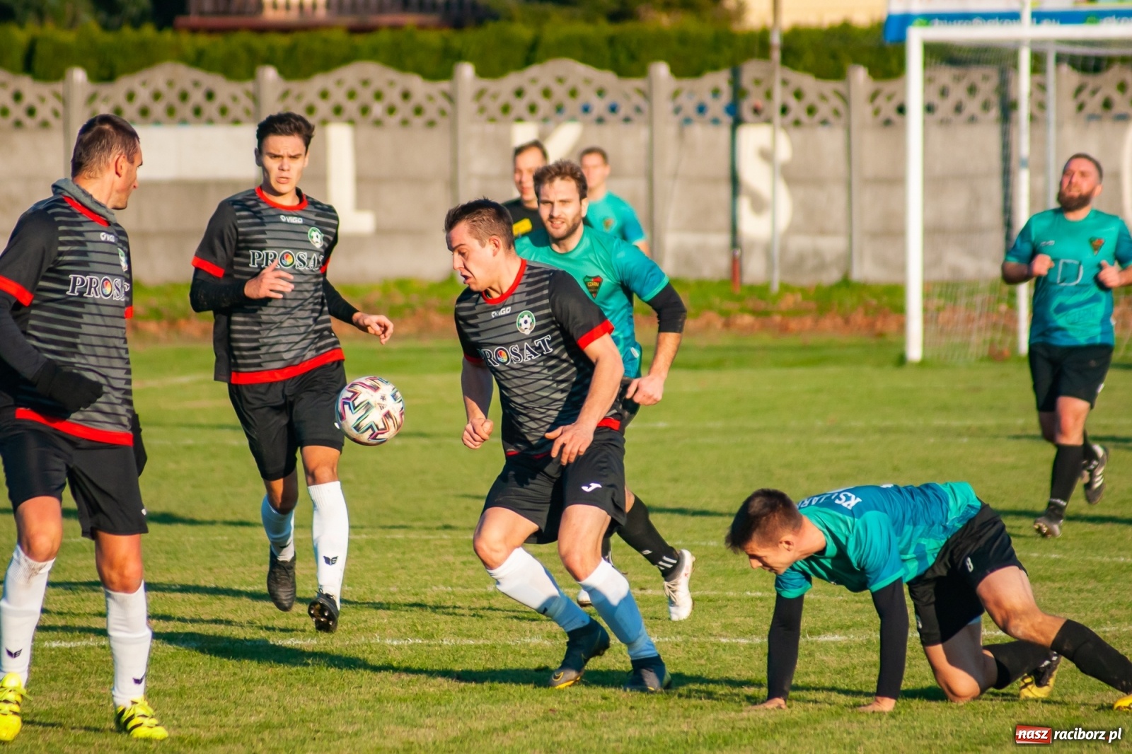 Zdjęcie w galerii na portalu naszraciborz.pl: Klasa okręgowa. Czarni Gorzyce lepsi w hicie kolejki [FOTO] wiadomości z regionu