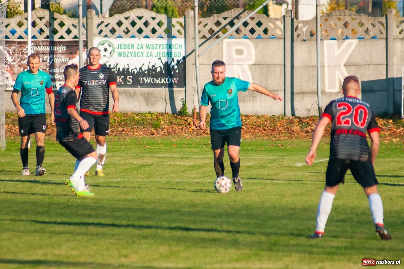Zdjęcie w galerii na portalu naszraciborz.pl: Klasa okręgowa. Czarni Gorzyce lepsi w hicie kolejki [FOTO] wiadomości z regionu
