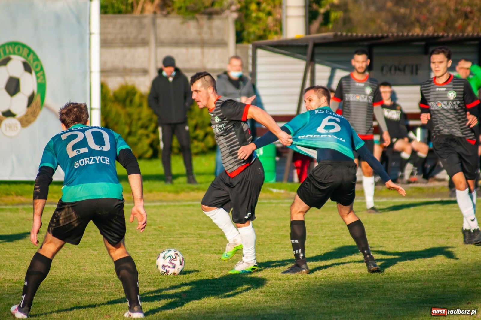 Zdjęcie w galerii na portalu naszraciborz.pl: Klasa okręgowa. Czarni Gorzyce lepsi w hicie kolejki [FOTO] wiadomości z regionu