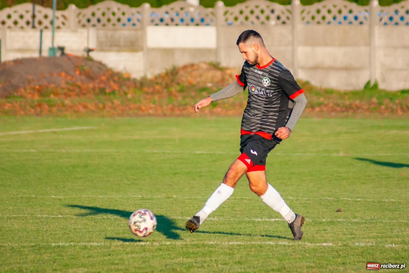 Zdjęcie w galerii na portalu naszraciborz.pl: Klasa okręgowa. Czarni Gorzyce lepsi w hicie kolejki [FOTO] wiadomości z regionu