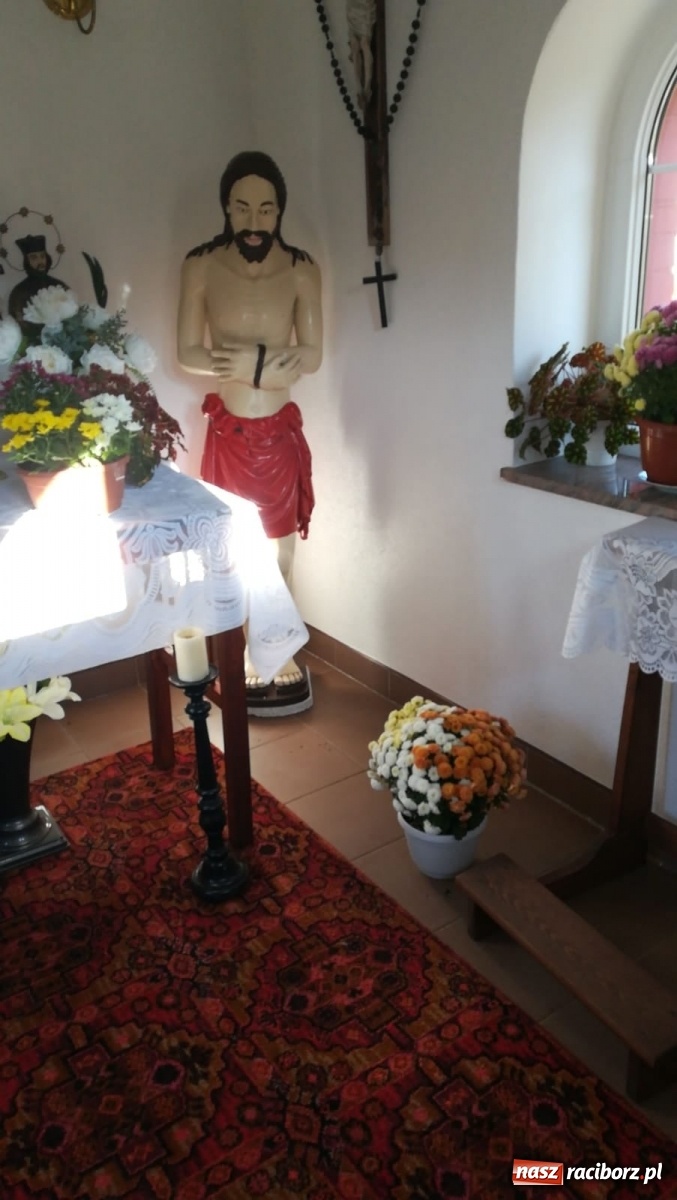 Zdjęcie w galerii na portalu naszraciborz.pl: Gmina Kuźnia Raciborska przyozdobiona chryzantemami [FOTO] wiadomości z regionu