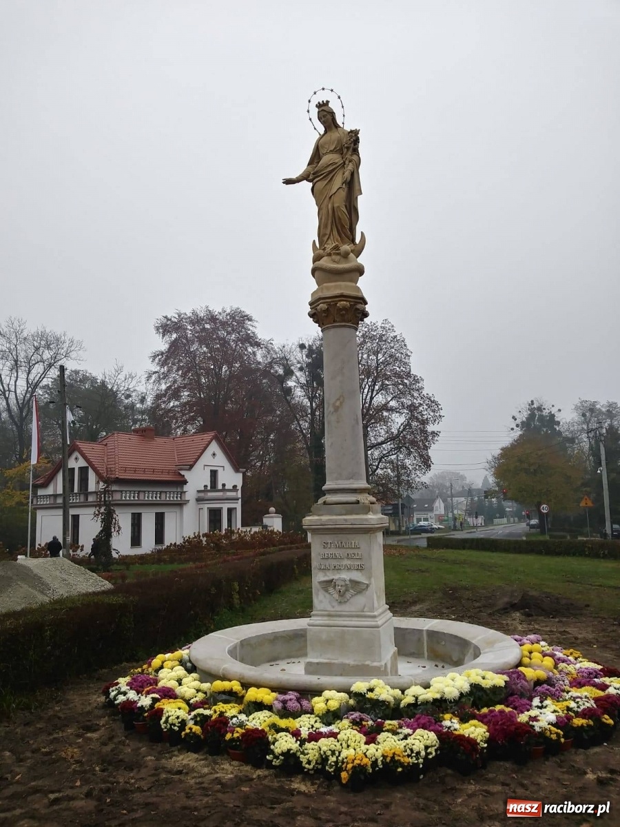 Zdjęcie w galerii na portalu naszraciborz.pl: Gmina Kuźnia Raciborska przyozdobiona chryzantemami [FOTO] wiadomości z regionu