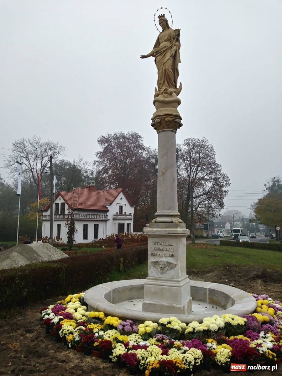 Zdjęcie w galerii na portalu naszraciborz.pl: Gmina Kuźnia Raciborska przyozdobiona chryzantemami [FOTO] wiadomości z regionu