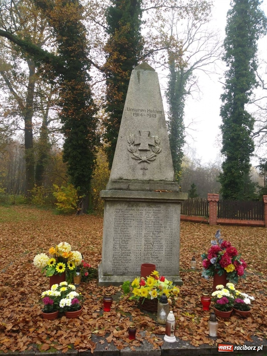 Zdjęcie w galerii na portalu naszraciborz.pl: Gmina Kuźnia Raciborska przyozdobiona chryzantemami [FOTO] wiadomości z regionu