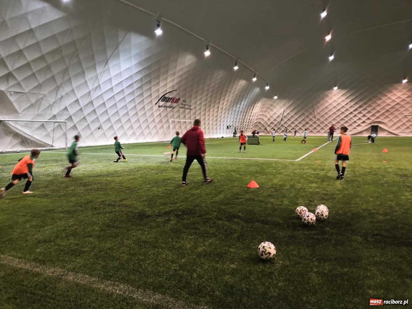 Zdjęcie w galerii na portalu naszraciborz.pl: Trener LKS Tworków na stażu w Legii Warszawa wiadomości z regionu