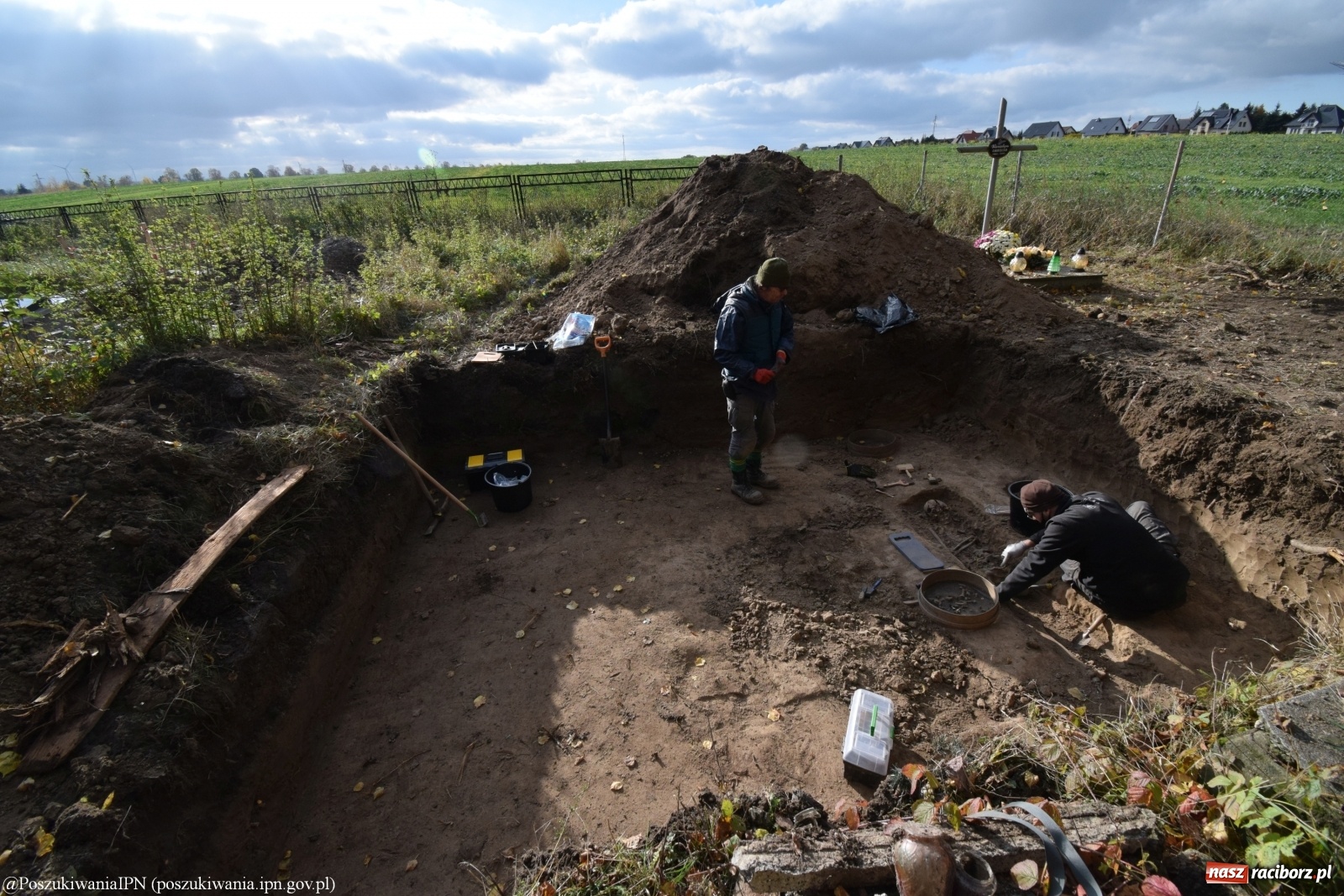 Zdjęcie w galerii na portalu naszraciborz.pl: TVP o ekshumacjach IPN w Raciborzu  wiadomości z regionu