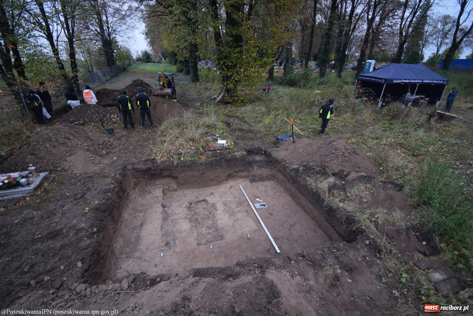 Zdjęcie w galerii na portalu naszraciborz.pl: TVP o ekshumacjach IPN w Raciborzu  wiadomości z regionu