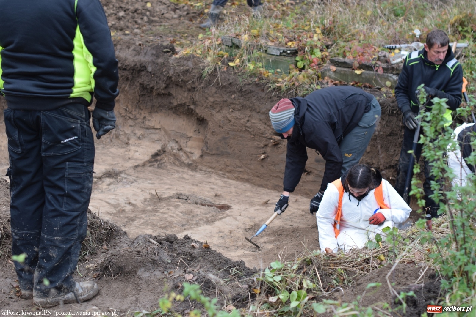 Zdjęcie w galerii na portalu naszraciborz.pl: TVP o ekshumacjach IPN w Raciborzu  wiadomości z regionu