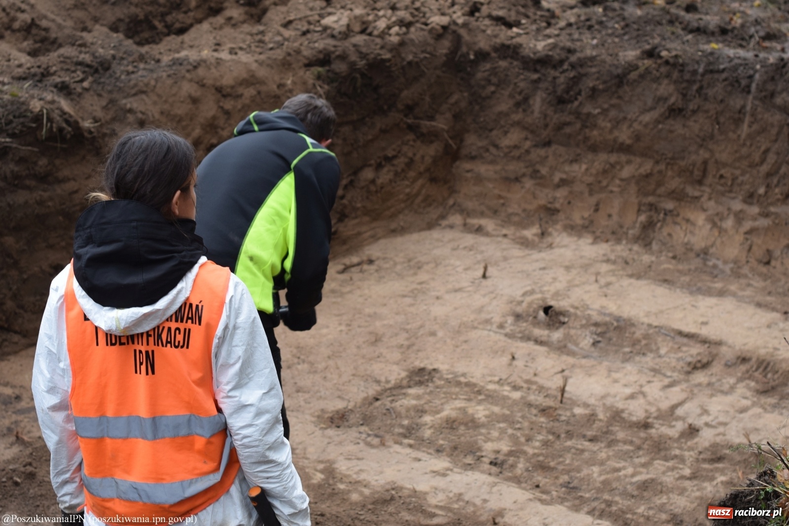 Zdjęcie w galerii na portalu naszraciborz.pl: TVP o ekshumacjach IPN w Raciborzu  wiadomości z regionu
