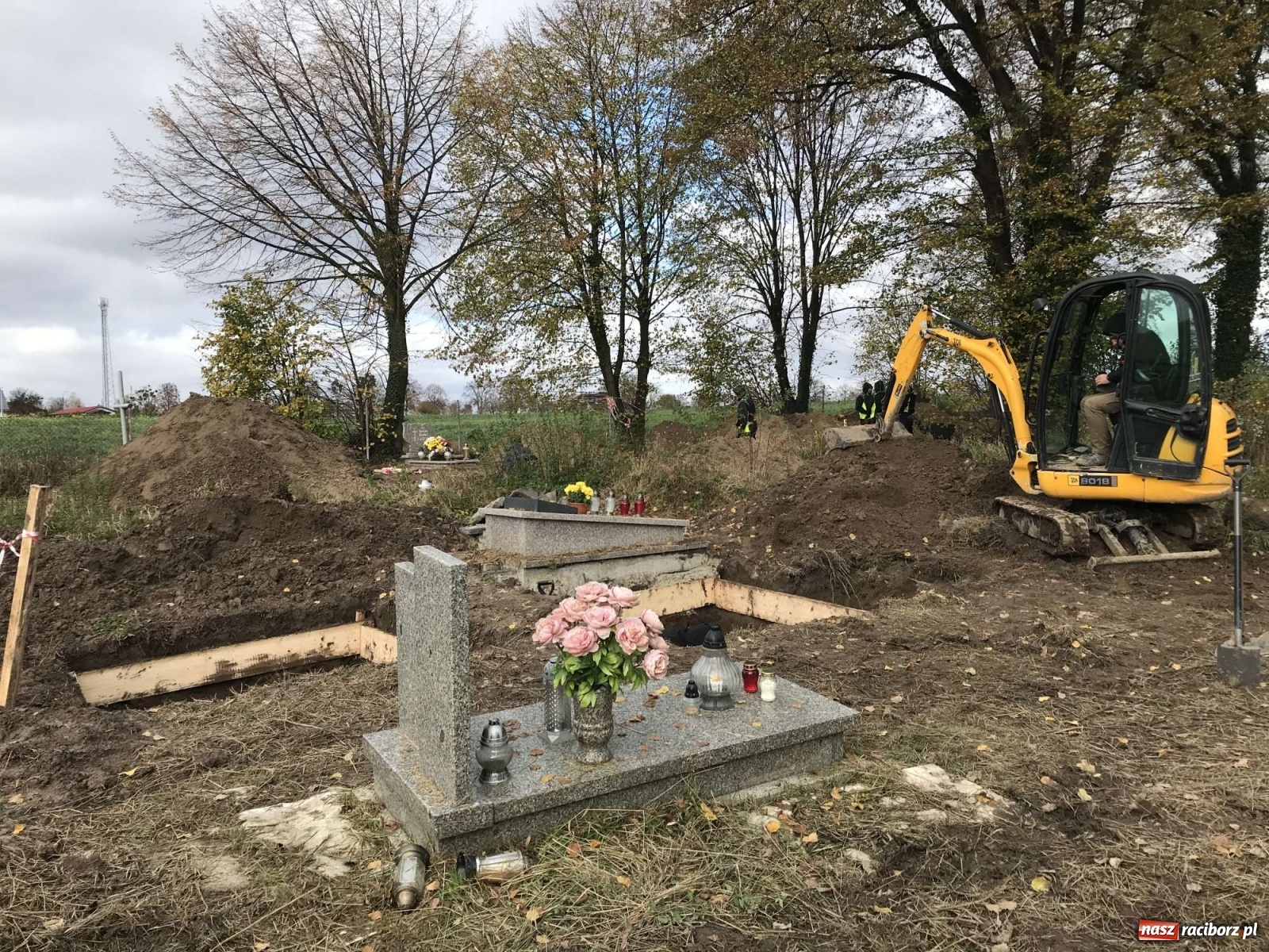 Zdjęcie w galerii na portalu naszraciborz.pl: TVP o ekshumacjach IPN w Raciborzu  wiadomości z regionu