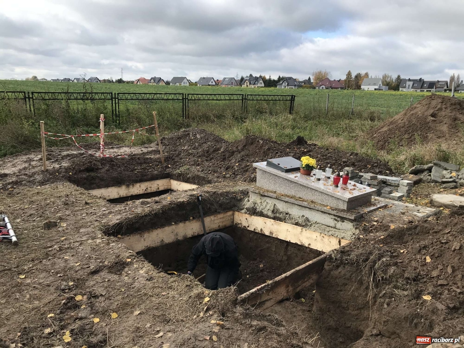 Zdjęcie w galerii na portalu naszraciborz.pl: TVP o ekshumacjach IPN w Raciborzu  wiadomości z regionu