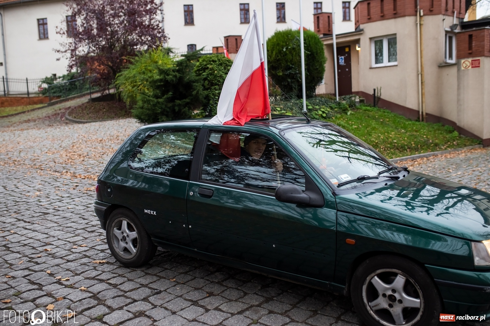 Zdjęcie w galerii na portalu naszraciborz.pl: Spontaniczny przejazd patriotyczny na Święto Niepodległości wiadomości z regionu