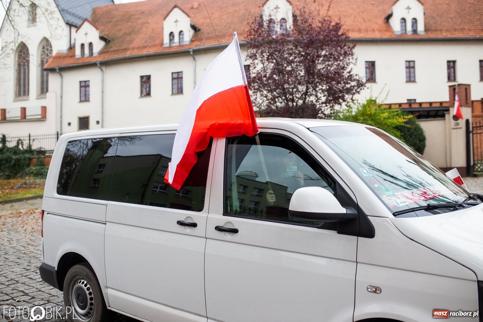 Zdjęcie w galerii na portalu naszraciborz.pl: Spontaniczny przejazd patriotyczny na Święto Niepodległości wiadomości z regionu