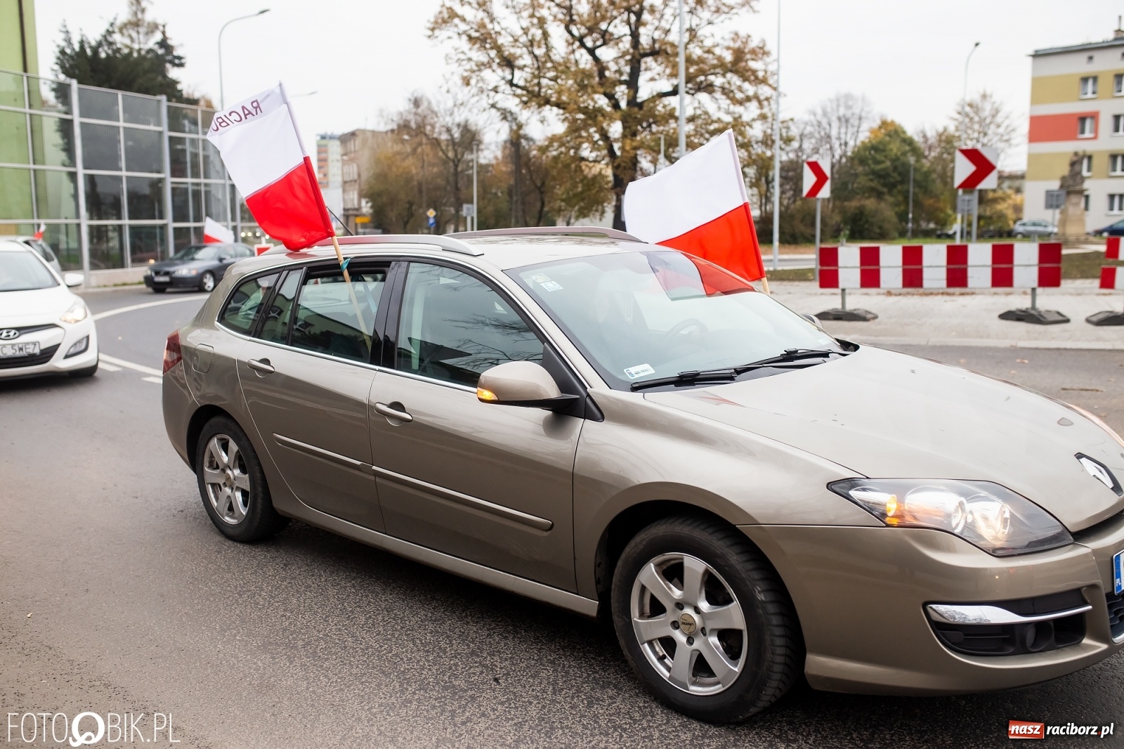 Zdjęcie w galerii na portalu naszraciborz.pl: Spontaniczny przejazd patriotyczny na Święto Niepodległości wiadomości z regionu
