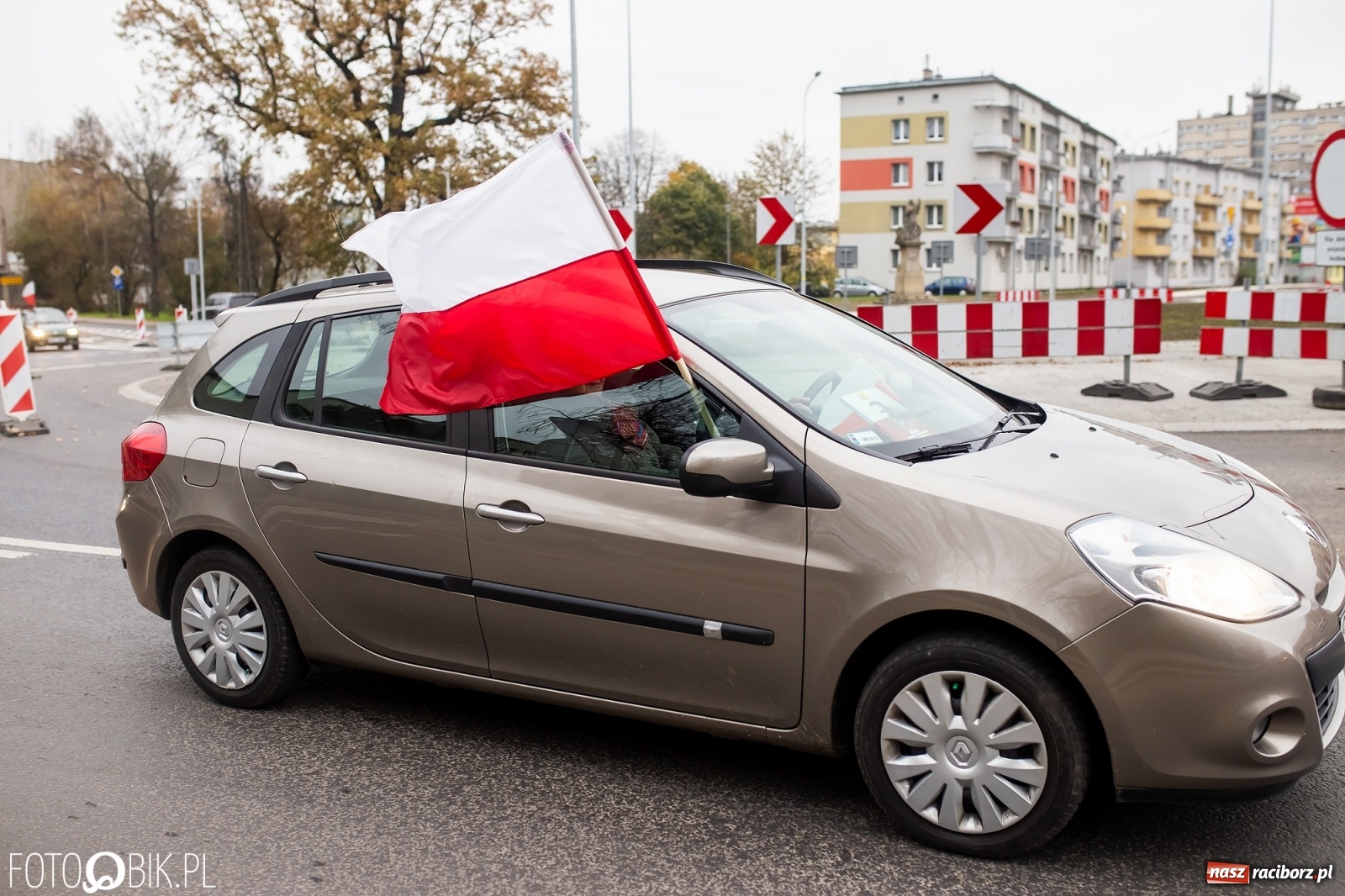 Zdjęcie w galerii na portalu naszraciborz.pl: Spontaniczny przejazd patriotyczny na Święto Niepodległości wiadomości z regionu