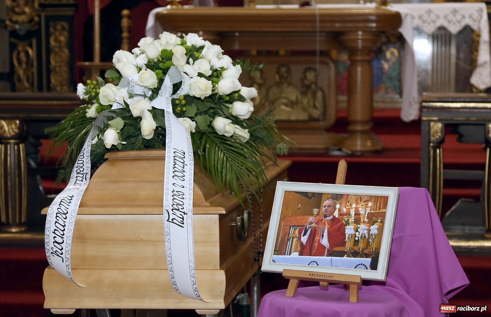 Zdjęcie w galerii na portalu naszraciborz.pl: Racibórz pożegnał ks. Krzysztofa Niebudka  wiadomości z regionu