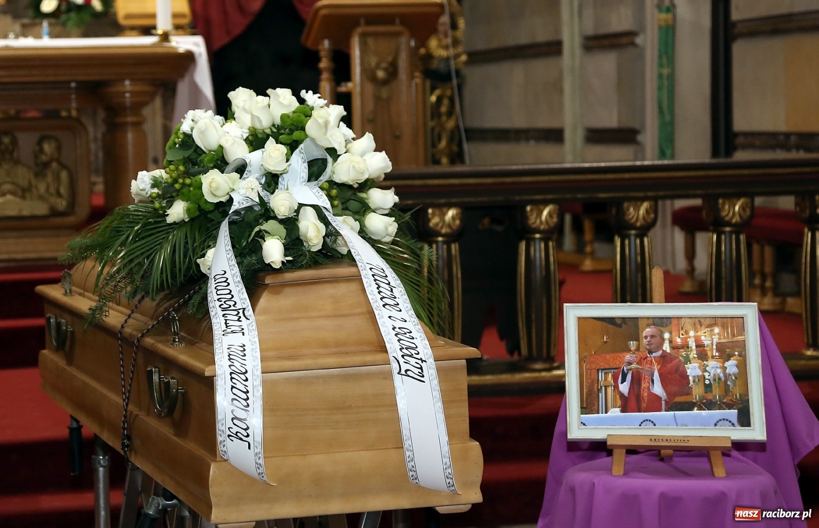 Zdjęcie w galerii na portalu naszraciborz.pl: Racibórz pożegnał ks. Krzysztofa Niebudka  wiadomości z regionu
