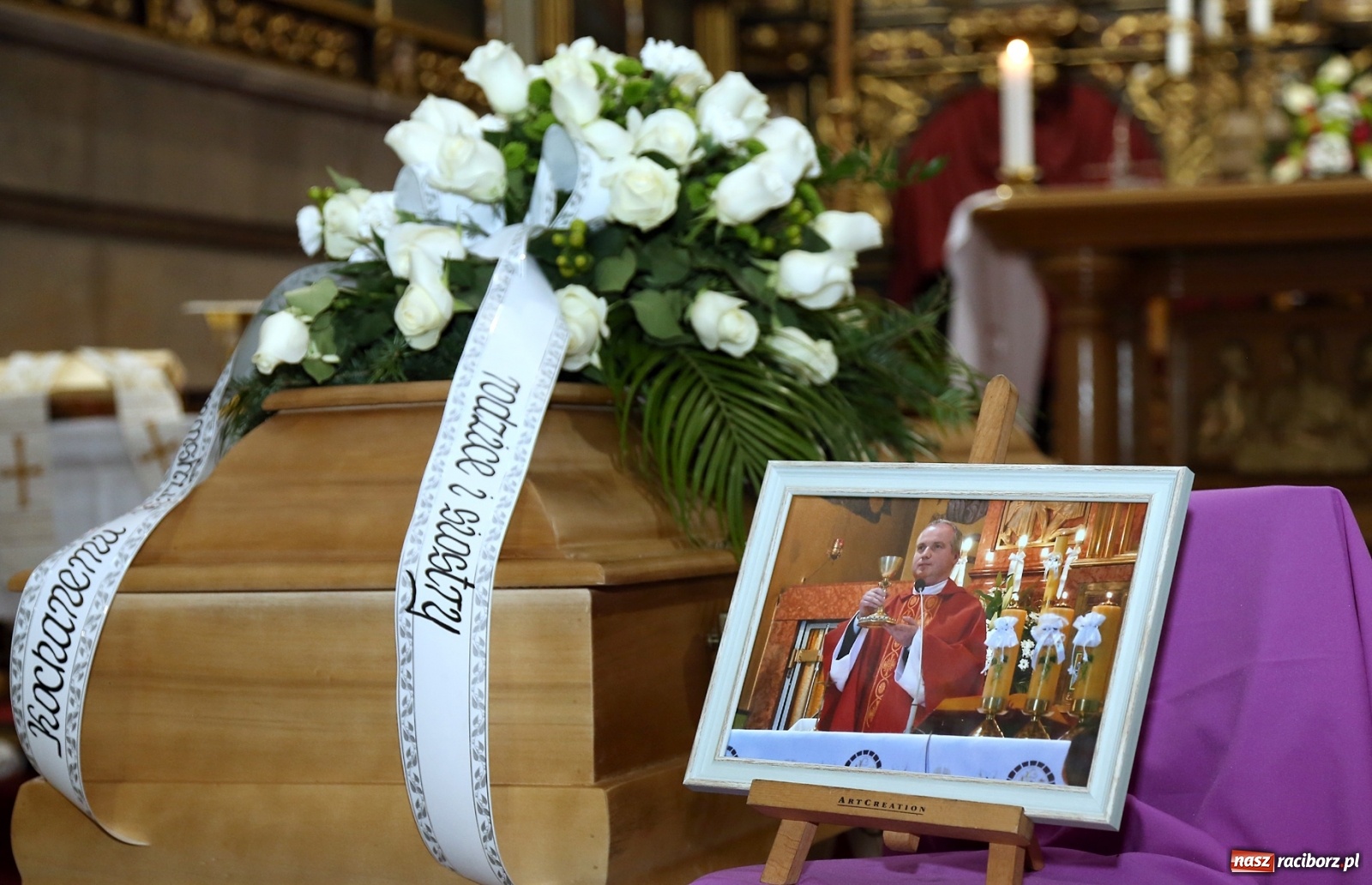 Zdjęcie w galerii na portalu naszraciborz.pl: Racibórz pożegnał ks. Krzysztofa Niebudka  wiadomości z regionu