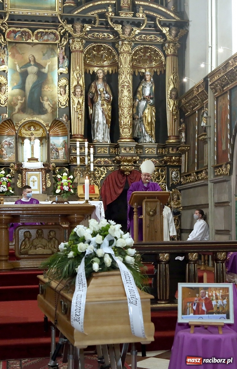 Zdjęcie w galerii na portalu naszraciborz.pl: Racibórz pożegnał ks. Krzysztofa Niebudka  wiadomości z regionu