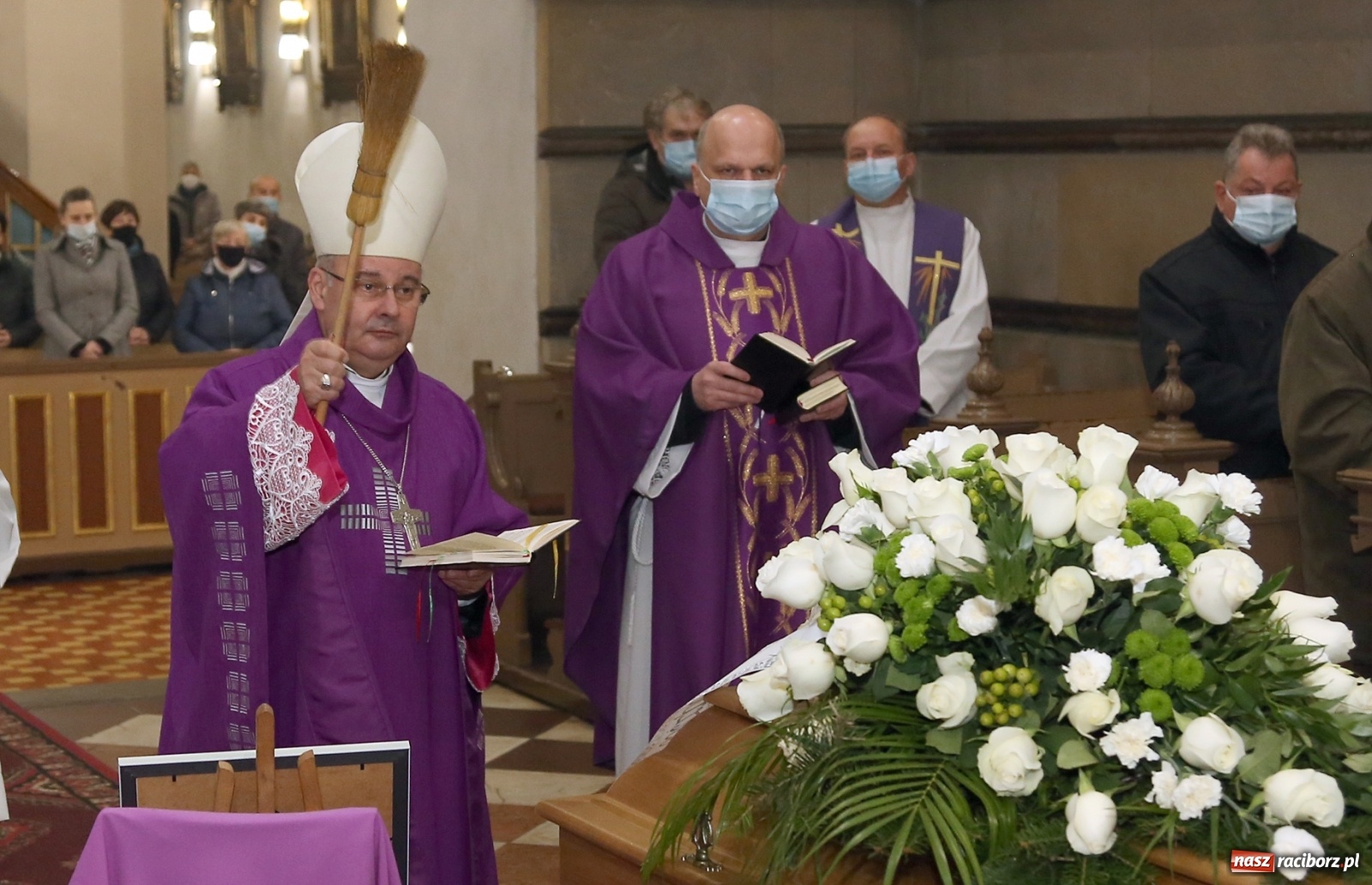 Zdjęcie w galerii na portalu naszraciborz.pl: Racibórz pożegnał ks. Krzysztofa Niebudka  wiadomości z regionu