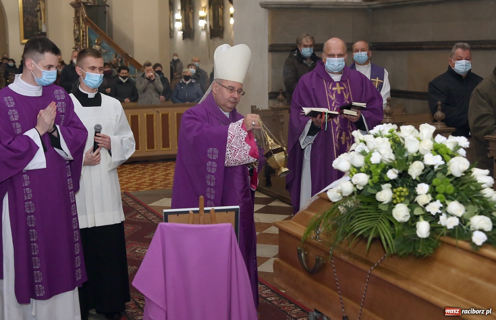 Zdjęcie w galerii na portalu naszraciborz.pl: Racibórz pożegnał ks. Krzysztofa Niebudka  wiadomości z regionu
