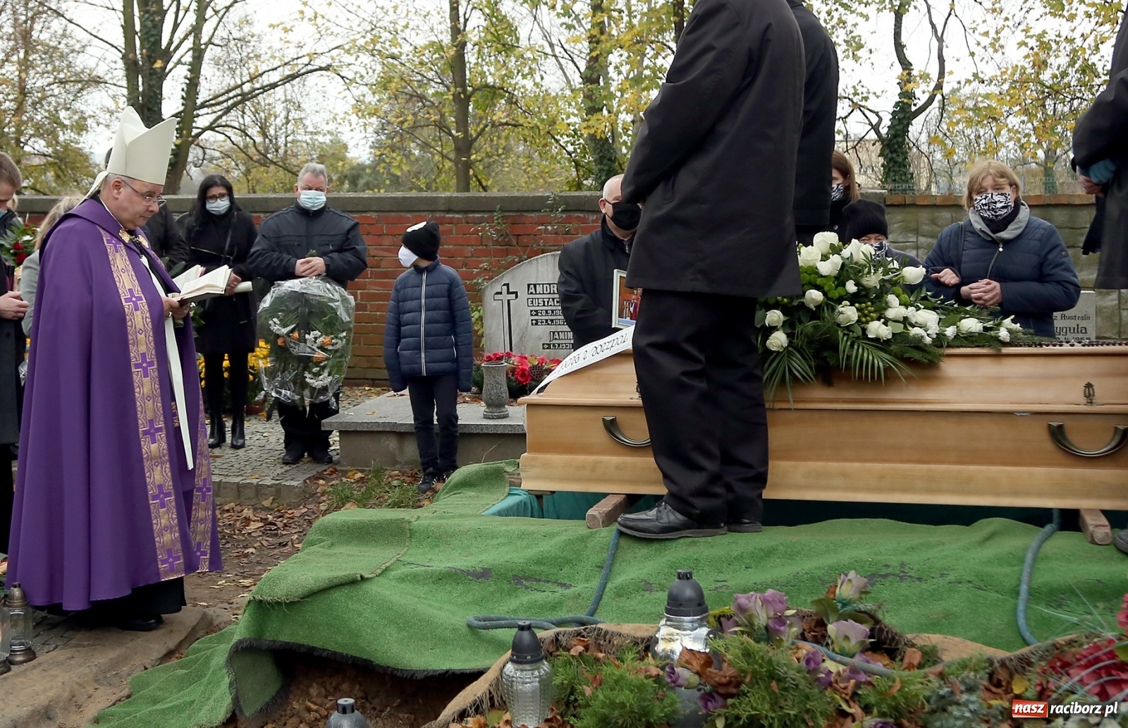 Zdjęcie w galerii na portalu naszraciborz.pl: Racibórz pożegnał ks. Krzysztofa Niebudka  wiadomości z regionu