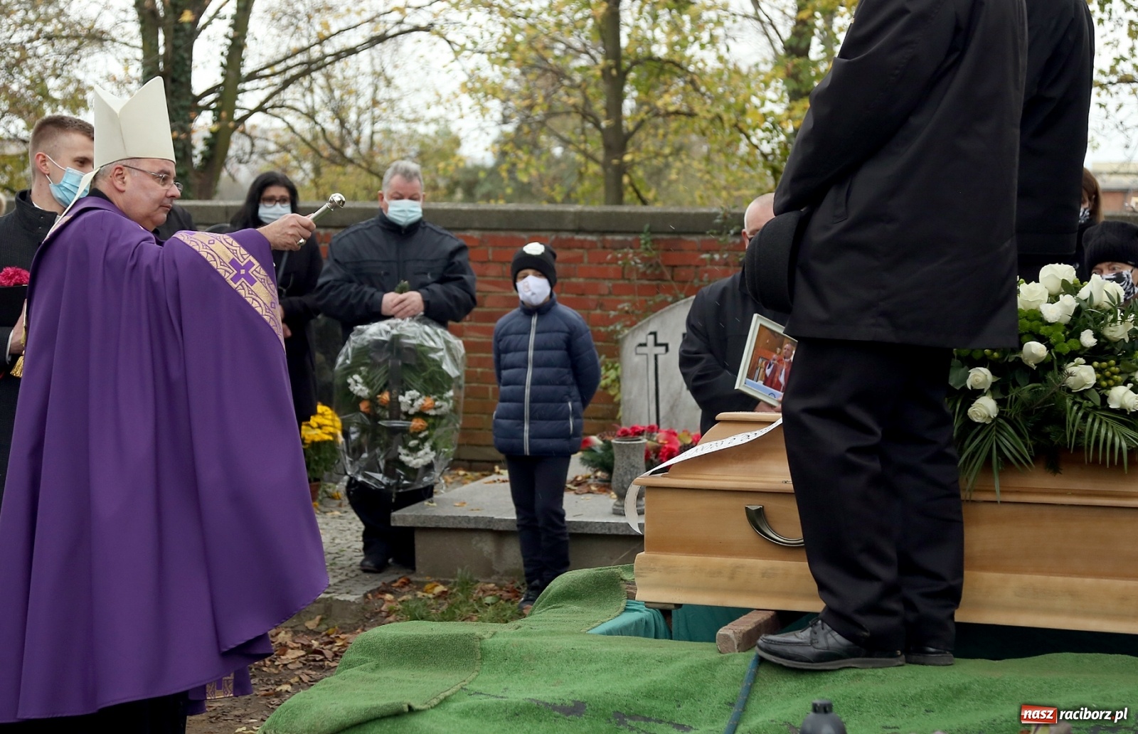 Zdjęcie w galerii na portalu naszraciborz.pl: Racibórz pożegnał ks. Krzysztofa Niebudka  wiadomości z regionu