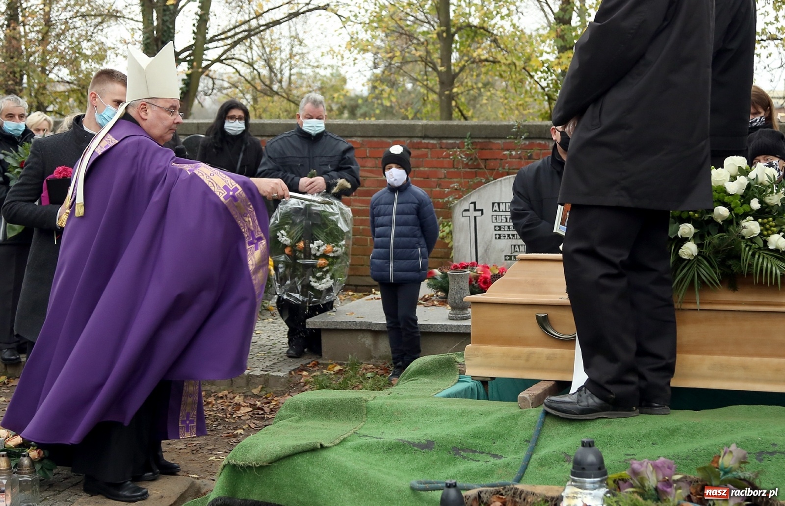 Zdjęcie w galerii na portalu naszraciborz.pl: Racibórz pożegnał ks. Krzysztofa Niebudka  wiadomości z regionu