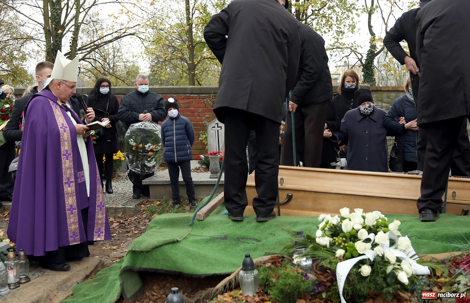 Zdjęcie w galerii na portalu naszraciborz.pl: Racibórz pożegnał ks. Krzysztofa Niebudka  wiadomości z regionu