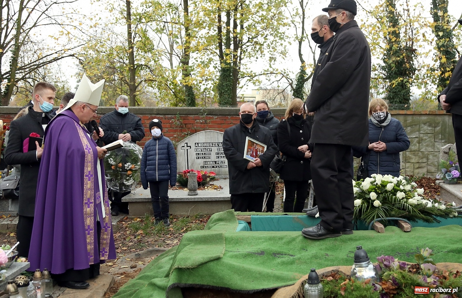 Zdjęcie w galerii na portalu naszraciborz.pl: Racibórz pożegnał ks. Krzysztofa Niebudka  wiadomości z regionu