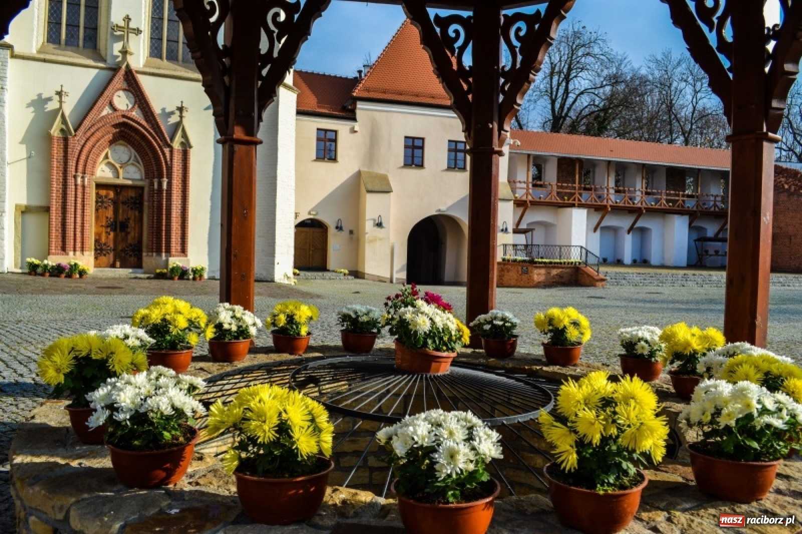 Zdjęcie w galerii na portalu naszraciborz.pl: Prosto z powiatu. Inwestycje, konsultacje i chryzantemy  wiadomości z regionu