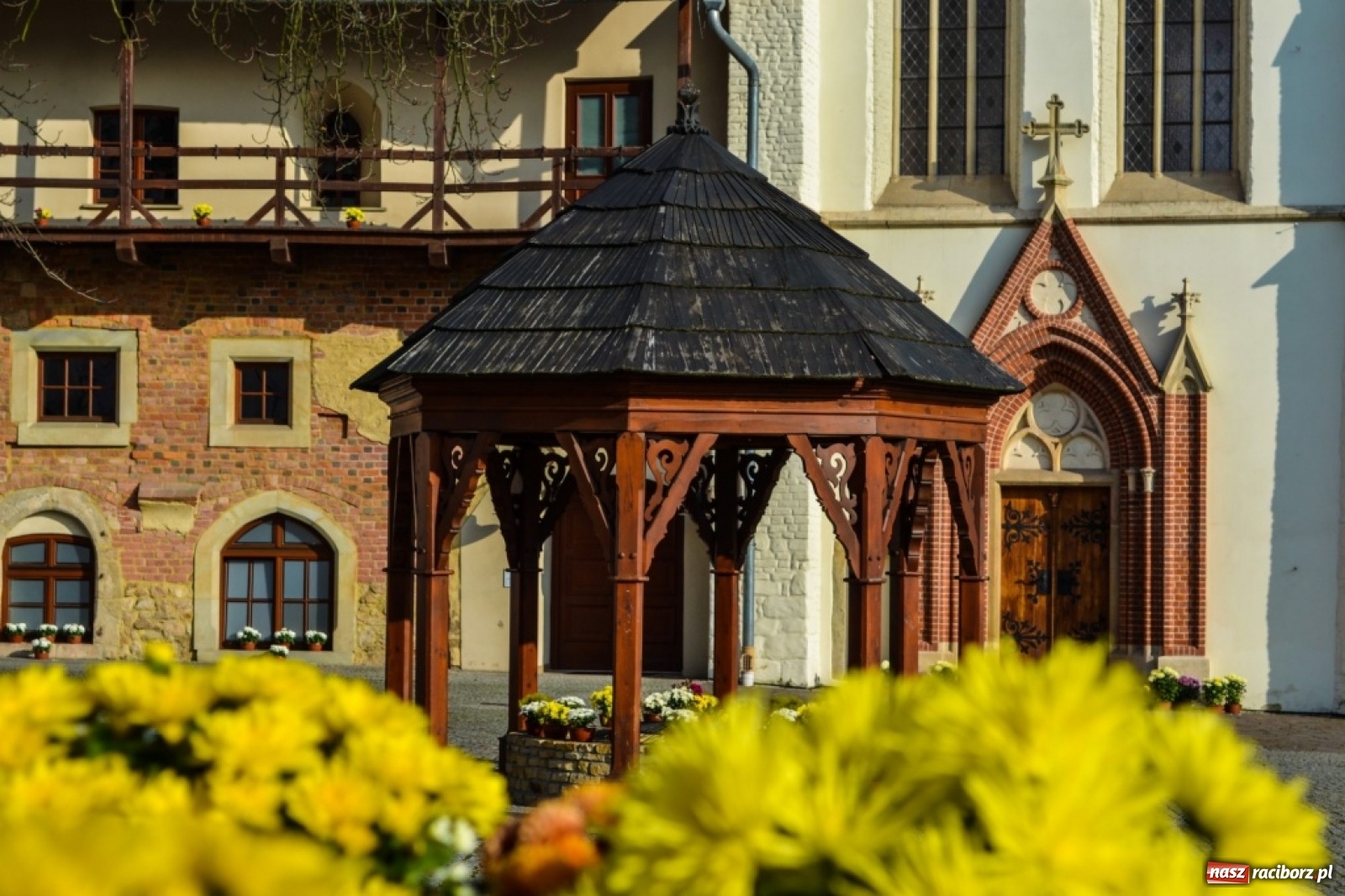 Zdjęcie w galerii na portalu naszraciborz.pl: Prosto z powiatu. Inwestycje, konsultacje i chryzantemy  wiadomości z regionu