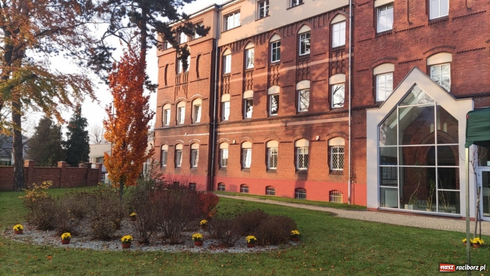 Zdjęcie w galerii na portalu naszraciborz.pl: Prosto z powiatu. Inwestycje, konsultacje i chryzantemy  wiadomości z regionu