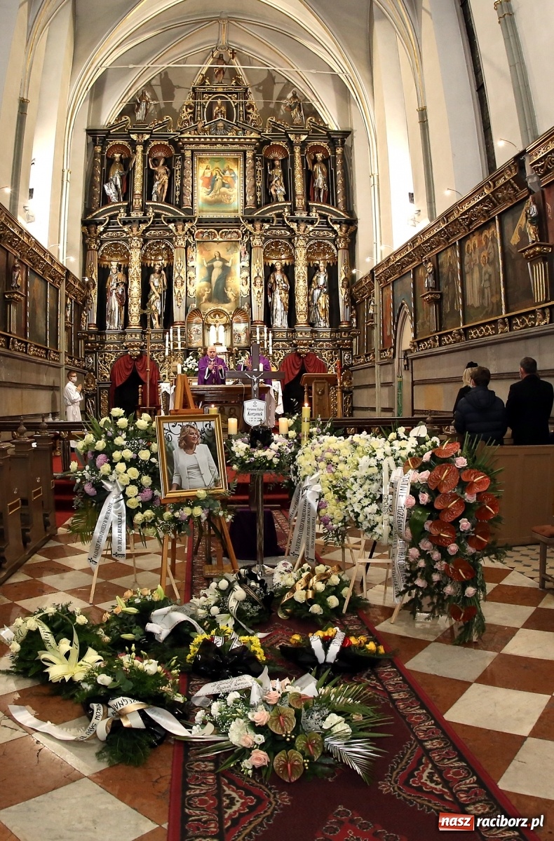 Zdjęcie w galerii na portalu naszraciborz.pl: Dziś pożegnano śp. Mariannę Halinę Korzonek wiadomości z regionu
