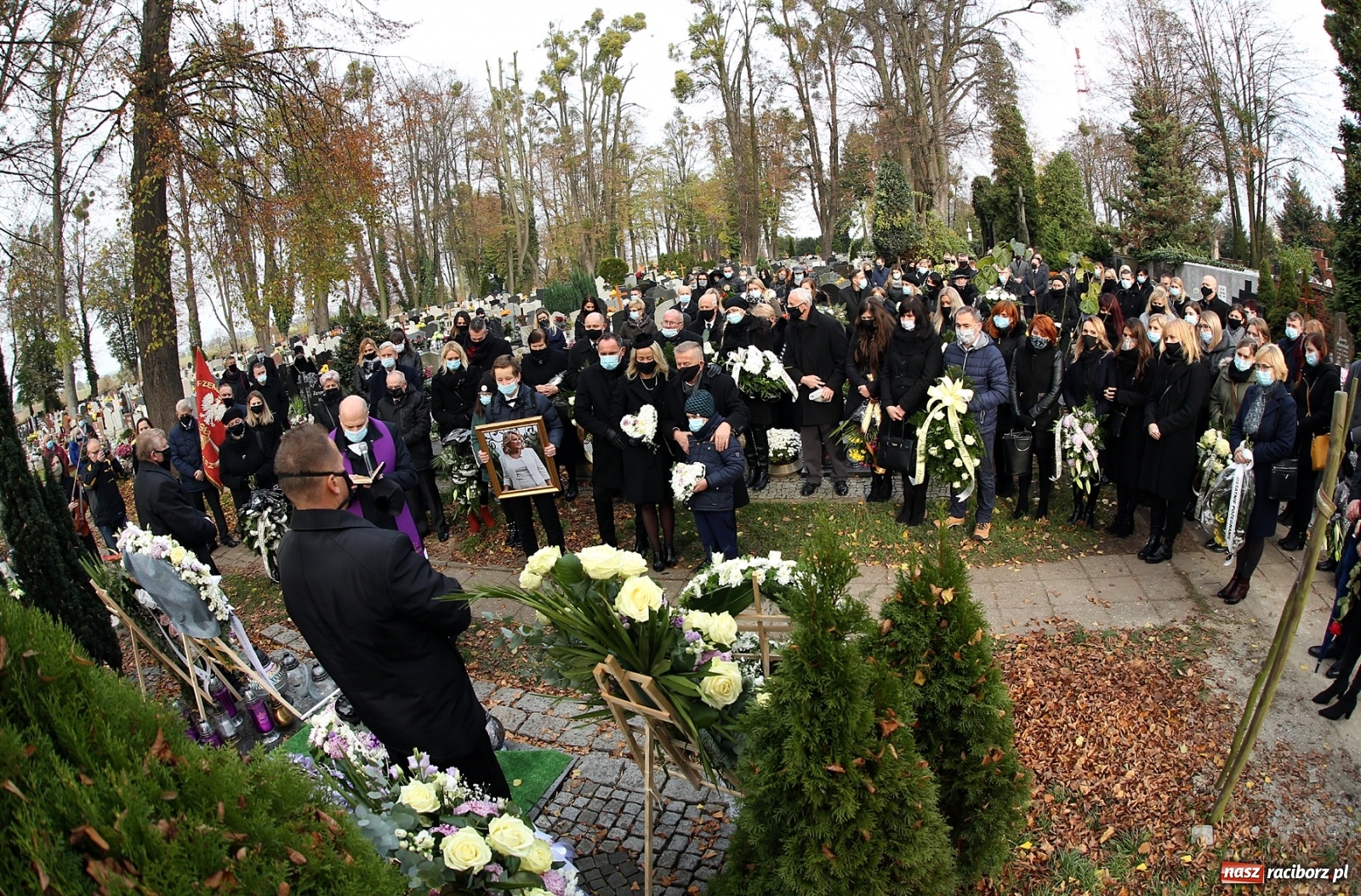 Zdjęcie w galerii na portalu naszraciborz.pl: Dziś pożegnano śp. Mariannę Halinę Korzonek wiadomości z regionu