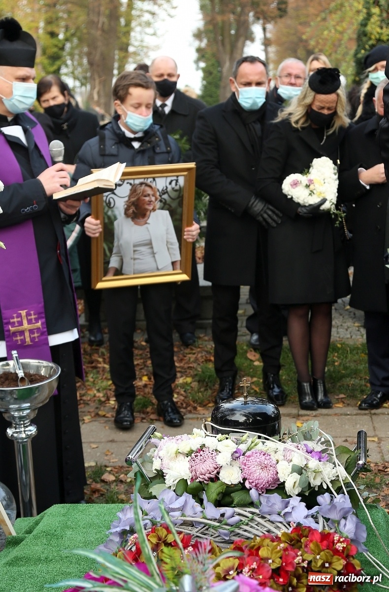 Zdjęcie w galerii na portalu naszraciborz.pl: Dziś pożegnano śp. Mariannę Halinę Korzonek wiadomości z regionu