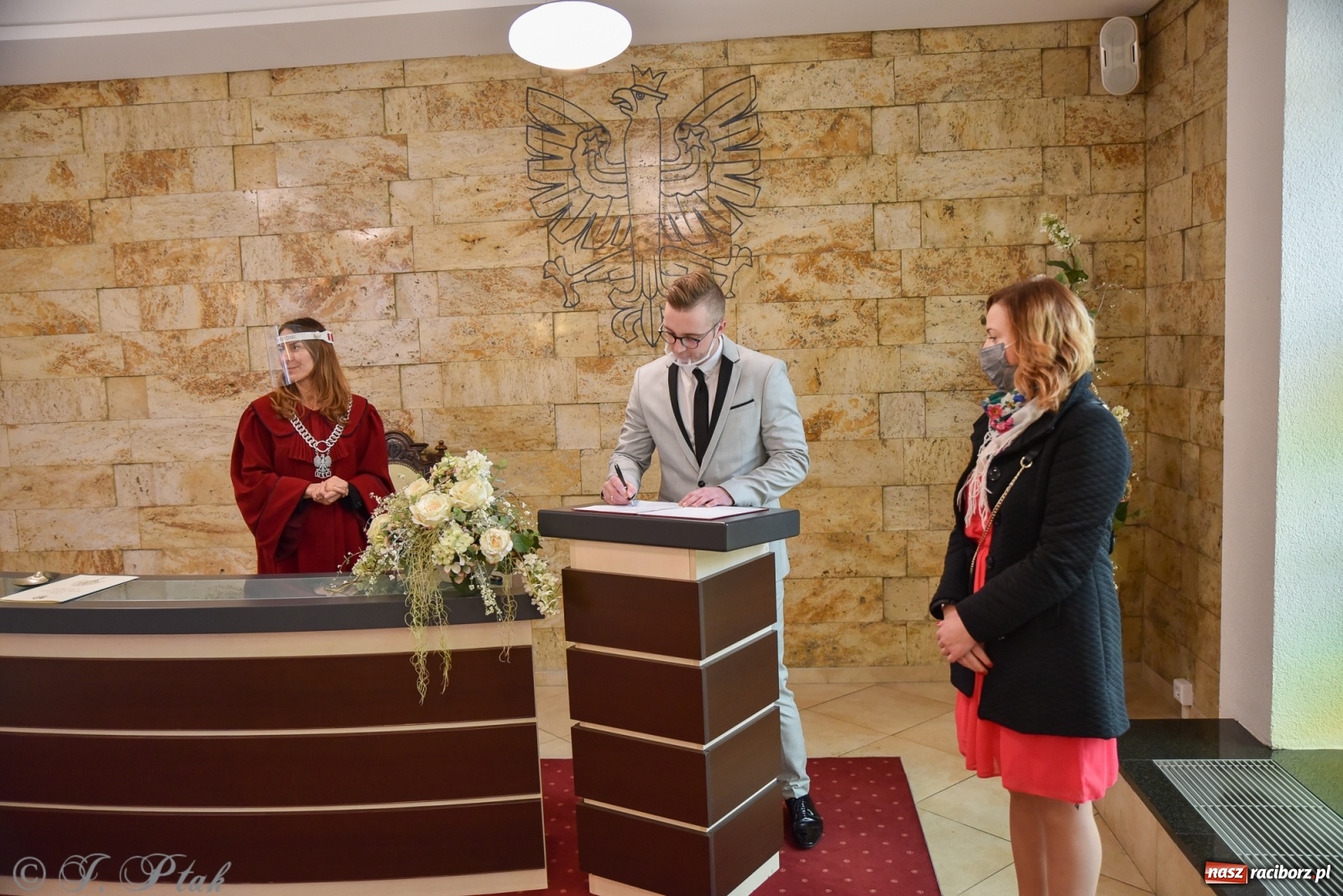 Zdjęcie w galerii na portalu naszraciborz.pl: Źródło zrobiło niespodziankę Karolinie i Tobiaszowi wiadomości z regionu