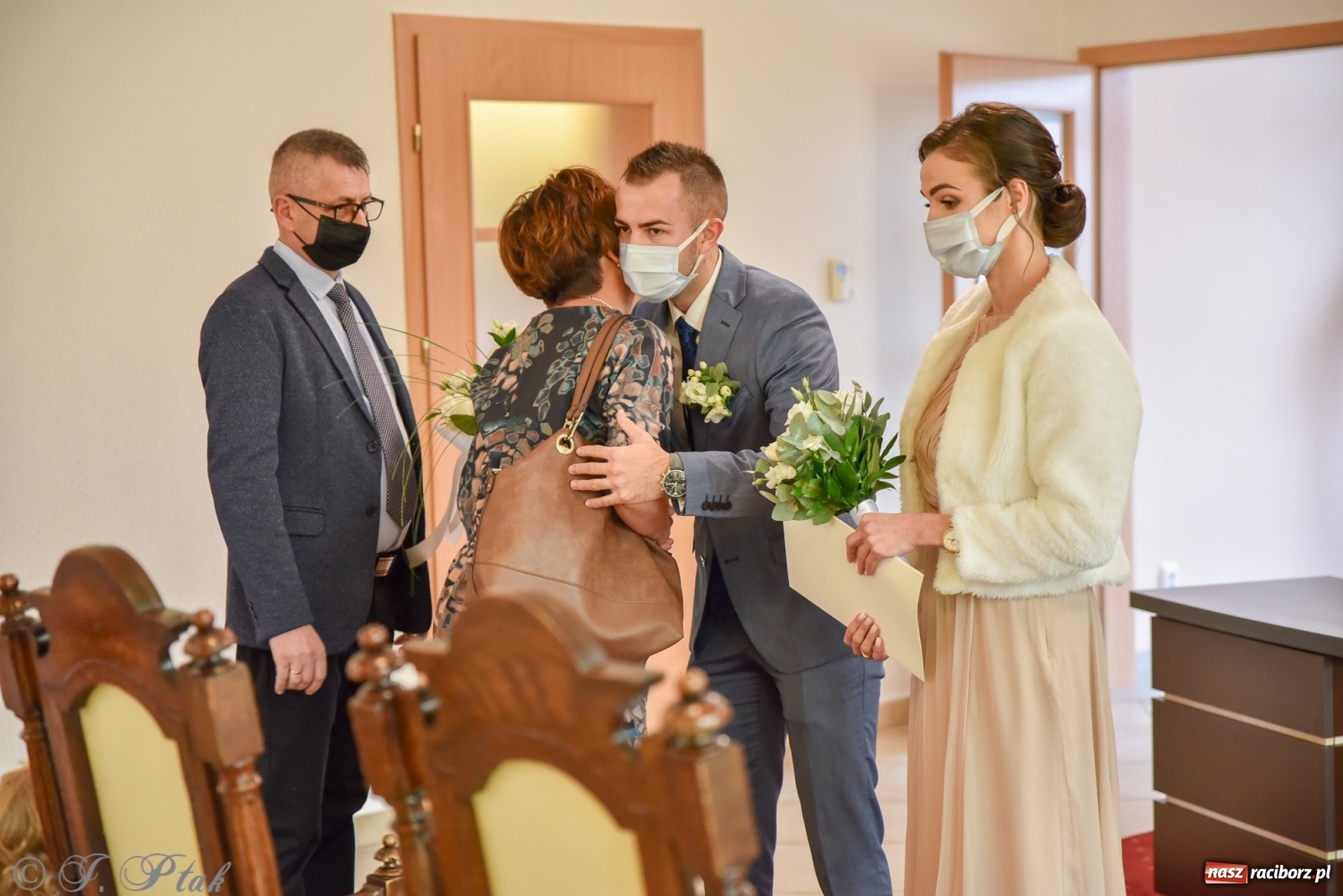 Zdjęcie w galerii na portalu naszraciborz.pl: Źródło zrobiło niespodziankę Karolinie i Tobiaszowi wiadomości z regionu