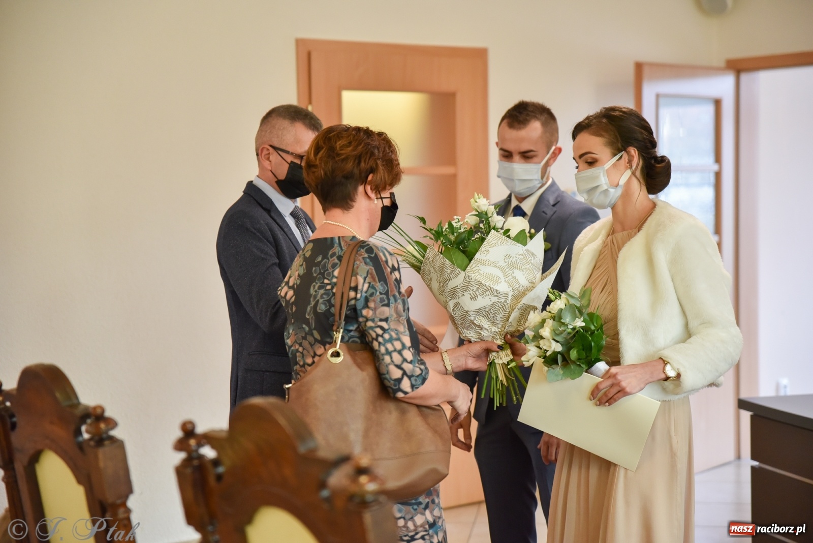 Zdjęcie w galerii na portalu naszraciborz.pl: Źródło zrobiło niespodziankę Karolinie i Tobiaszowi wiadomości z regionu