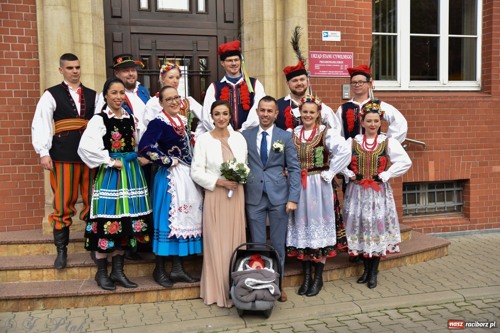 Zdjęcie w galerii na portalu naszraciborz.pl: Źródło zrobiło niespodziankę Karolinie i Tobiaszowi wiadomości z regionu