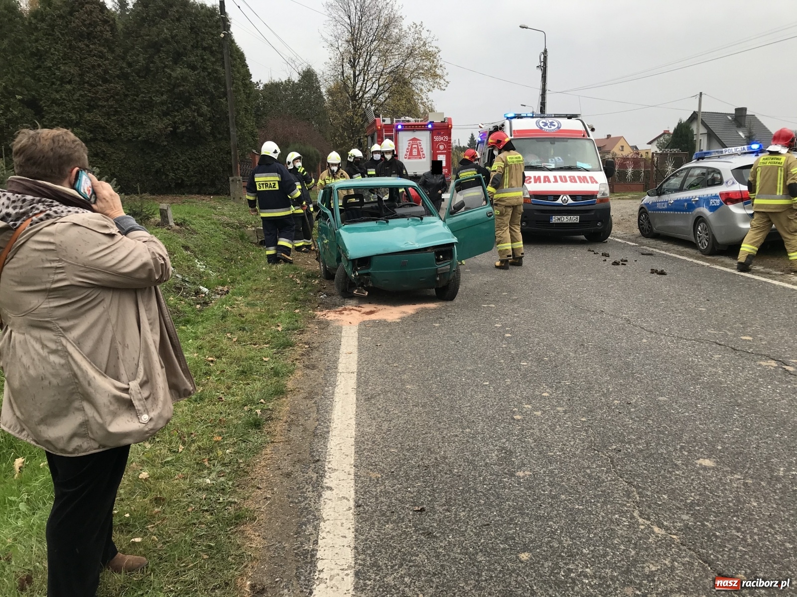 Zdjęcie w galerii na portalu naszraciborz.pl: Raport 998. Maluch wypadł z drogi w Pogrzebieniu wiadomości z regionu