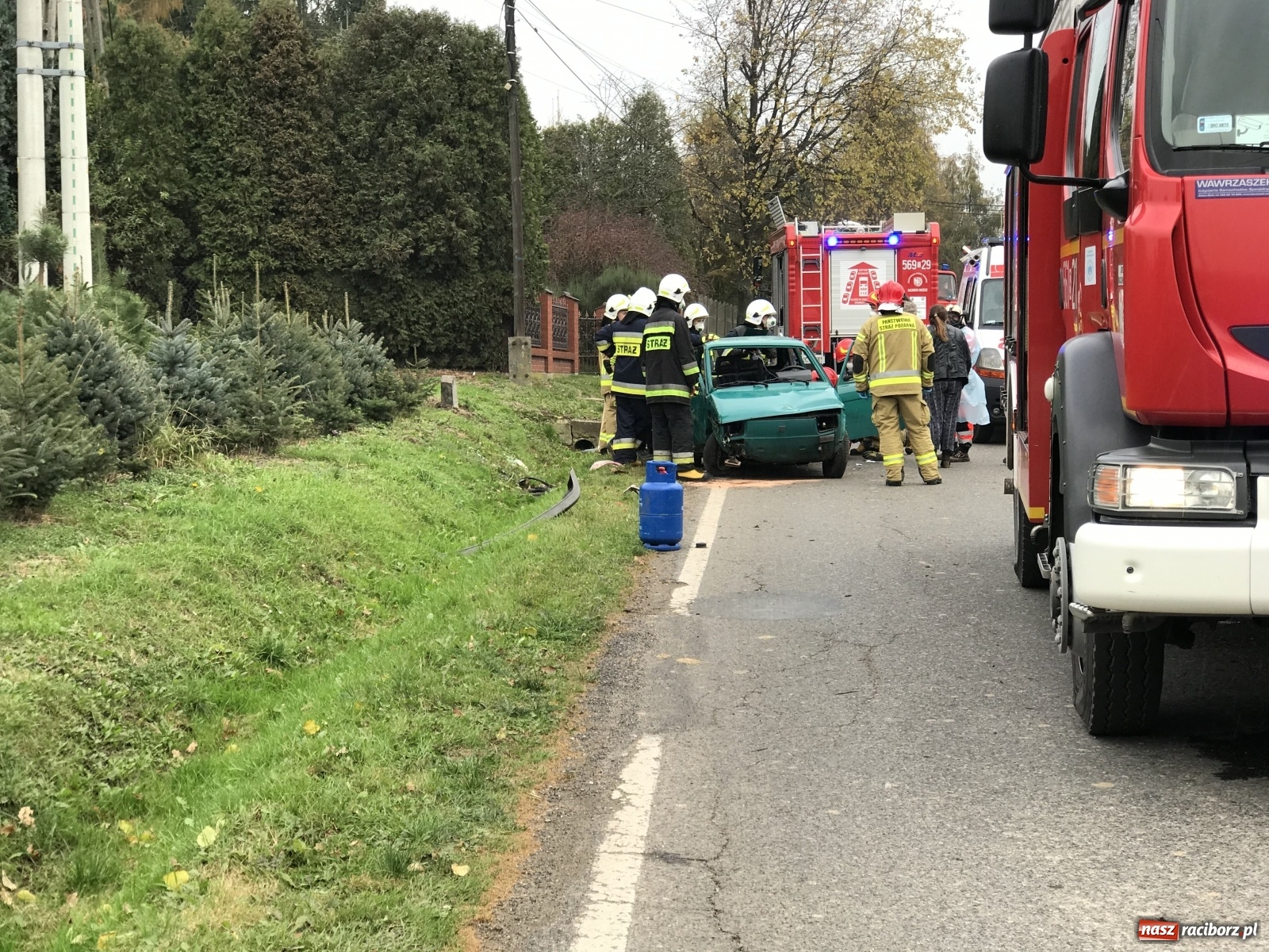 Zdjęcie w galerii na portalu naszraciborz.pl: Raport 998. Maluch wypadł z drogi w Pogrzebieniu wiadomości z regionu