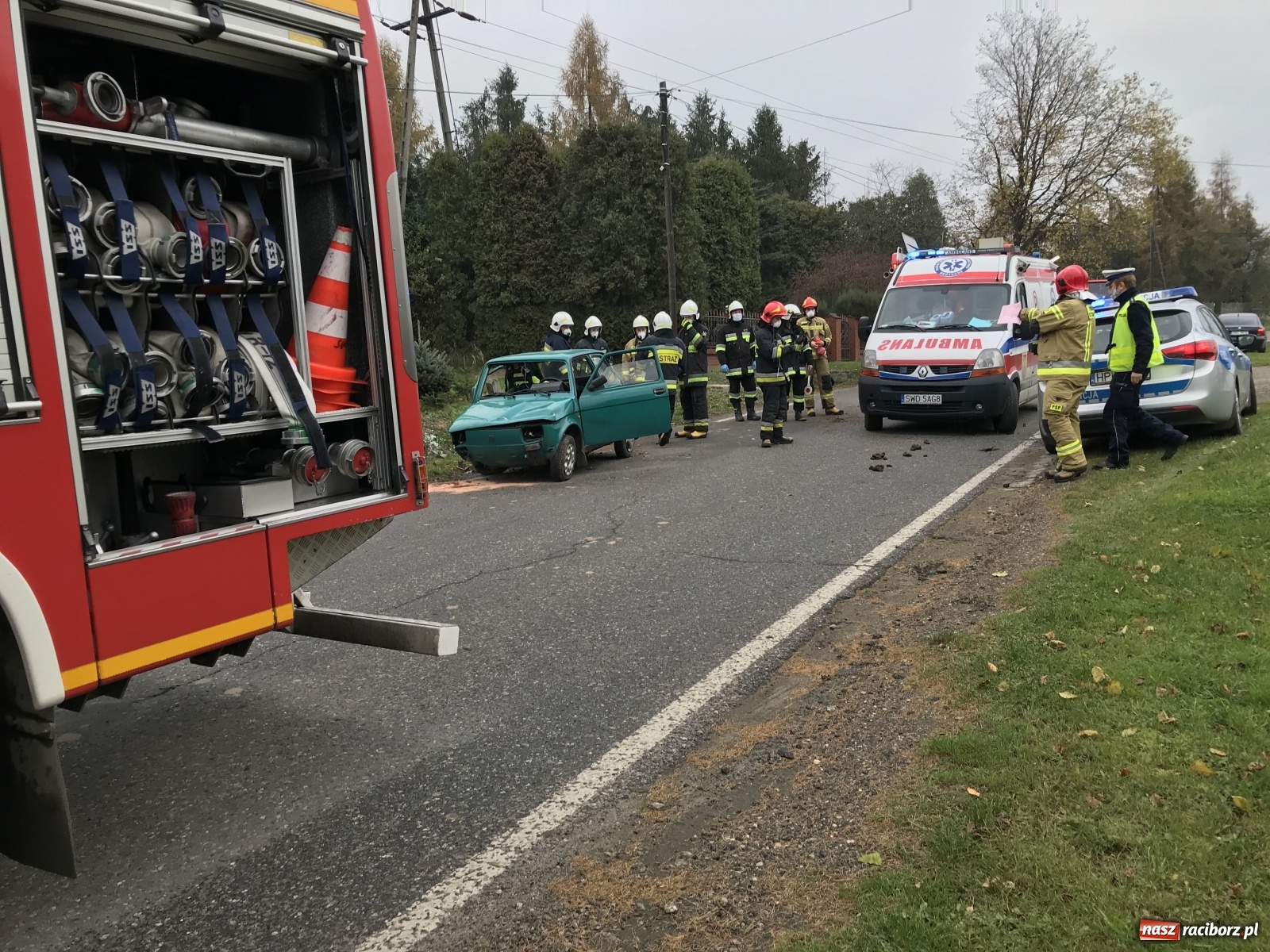 Zdjęcie w galerii na portalu naszraciborz.pl: Raport 998. Maluch wypadł z drogi w Pogrzebieniu wiadomości z regionu