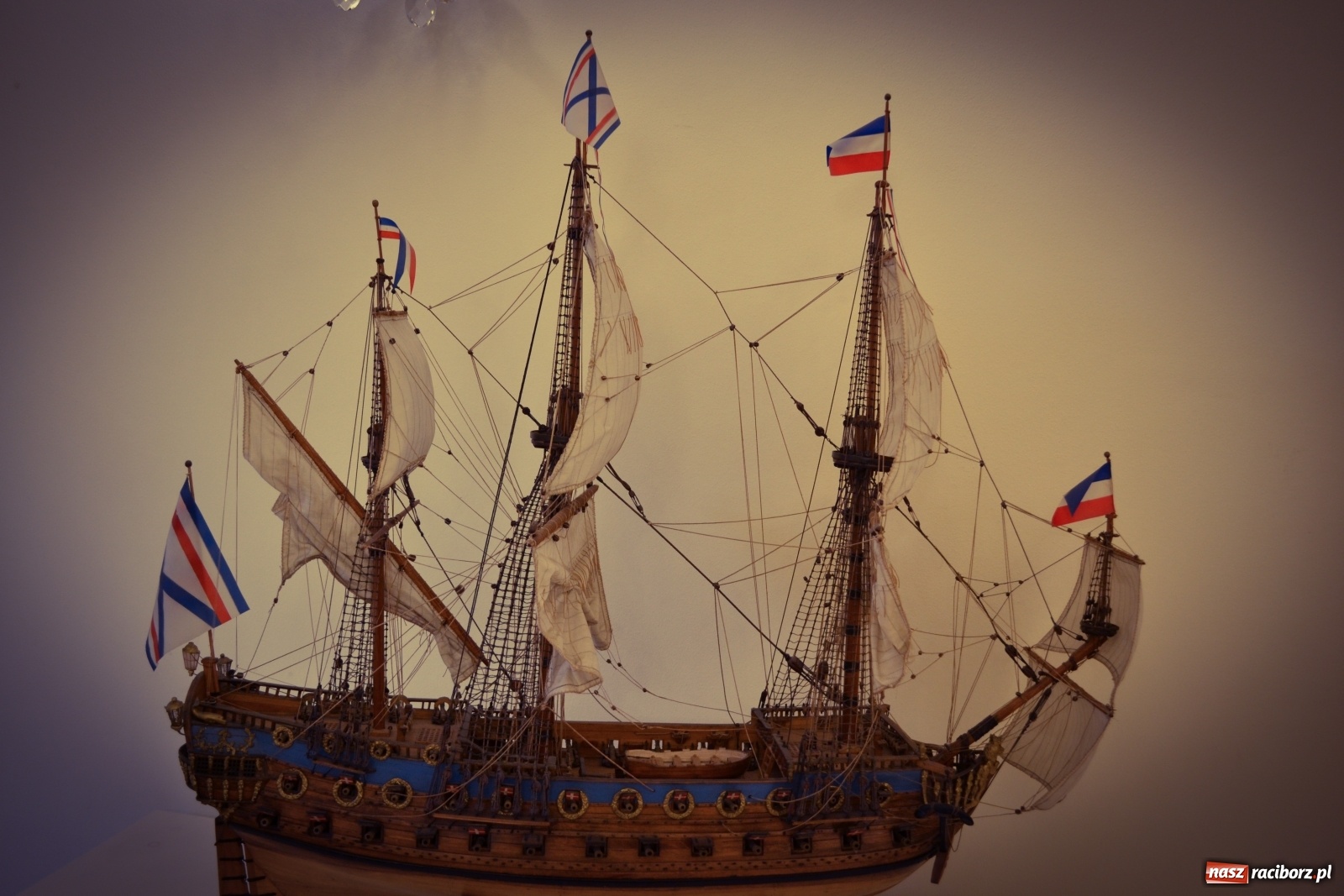 Zdjęcie w galerii na portalu naszraciborz.pl: Unikalne modele dawnych okrętów żaglowych na Zamku Piastowskim wiadomości z regionu