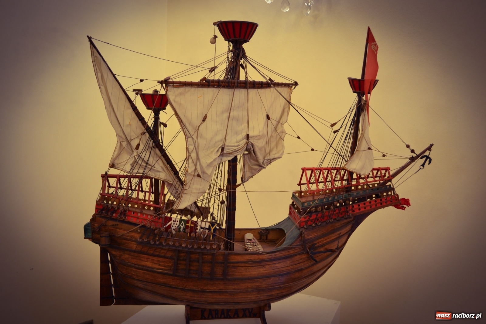 Zdjęcie w galerii na portalu naszraciborz.pl: Unikalne modele dawnych okrętów żaglowych na Zamku Piastowskim wiadomości z regionu