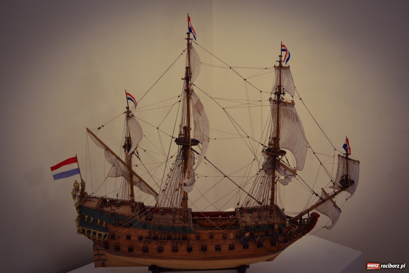 Zdjęcie w galerii na portalu naszraciborz.pl: Unikalne modele dawnych okrętów żaglowych na Zamku Piastowskim wiadomości z regionu