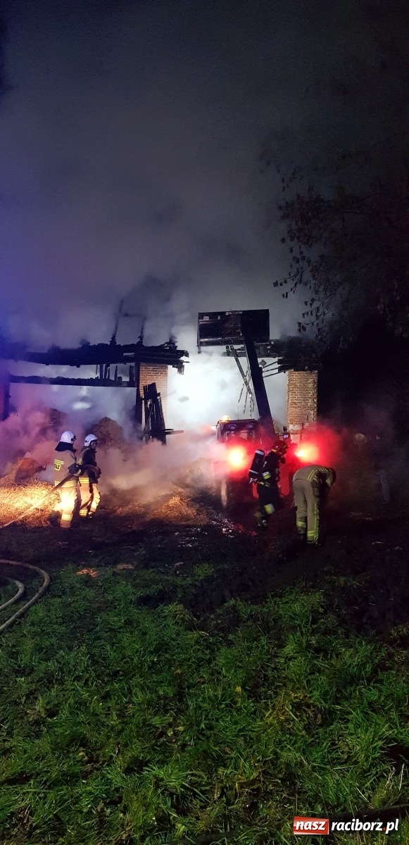 Zdjęcie w galerii na portalu naszraciborz.pl: Stodoła w ogniu w Krowiarkach [FOTO] wiadomości z regionu