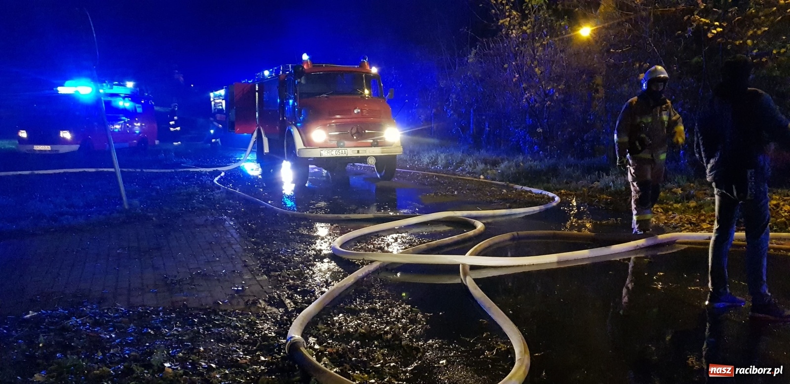 Zdjęcie w galerii na portalu naszraciborz.pl: Stodoła w ogniu w Krowiarkach [FOTO] wiadomości z regionu