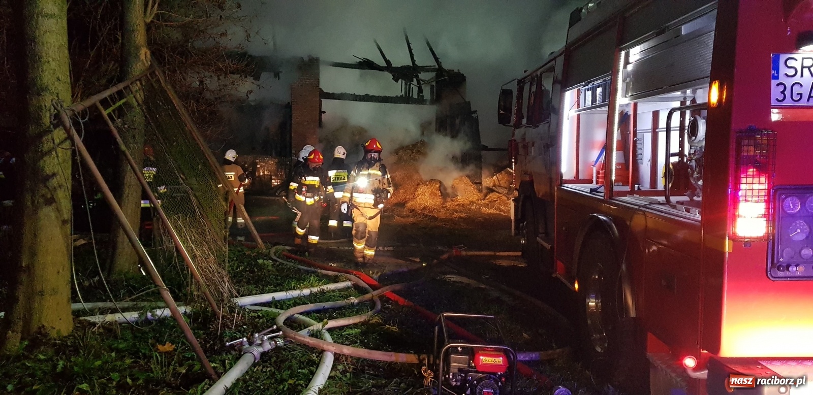 Zdjęcie w galerii na portalu naszraciborz.pl: Stodoła w ogniu w Krowiarkach [FOTO] wiadomości z regionu