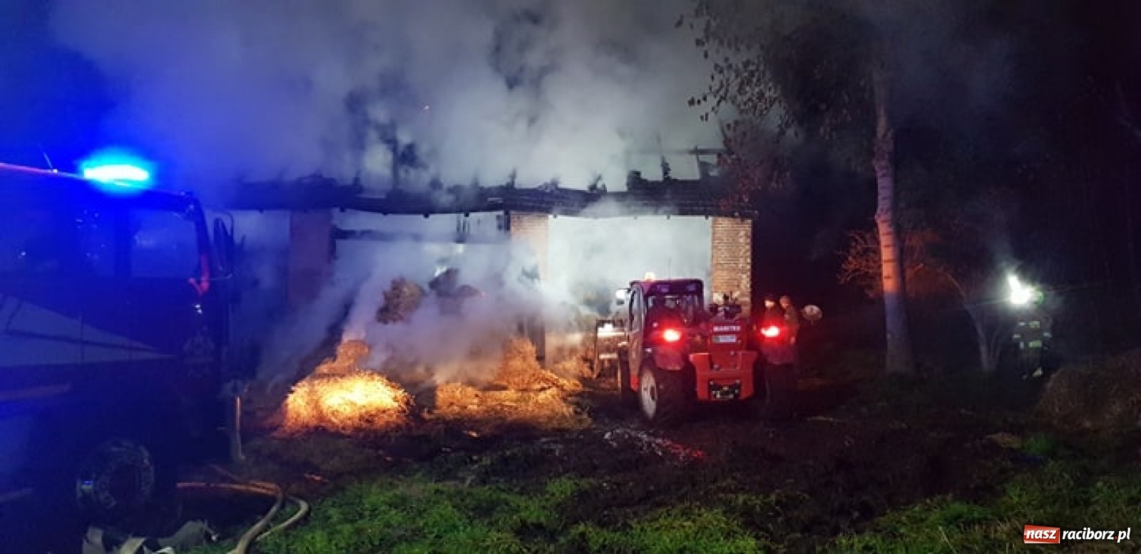 Zdjęcie w galerii na portalu naszraciborz.pl: Stodoła w ogniu w Krowiarkach [FOTO] wiadomości z regionu